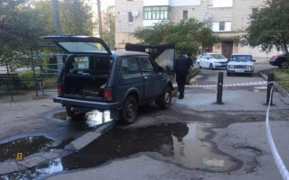 У Вінницькій області підірвали автомобіль поліцейського: його стан важкий