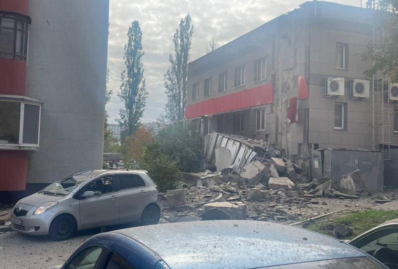 Одна из ракет, которую Россия выпустила по Харькову, упала на многоэтажку в Белгороде