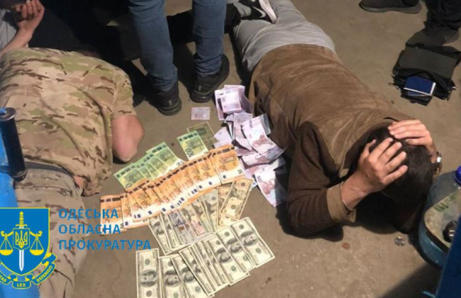 Переправляли призывников в Молдову за 4000-6000 долларов: в Одесской области будут судить двух человек