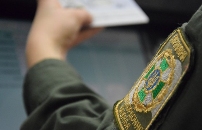 Упрощена процедура для украинцев, выезжающих с ВОТ без документов