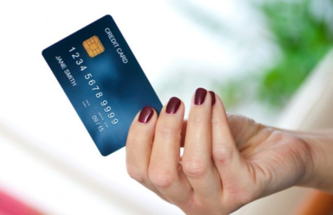 Змінила пін-коди на картках та зняла гроші: на Вінниччині суд виніс вирок працівниці банку