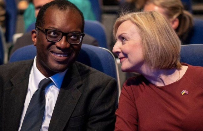 Из правительства Лиз Трасс уволен министр финансов из-за провала в экономической политике