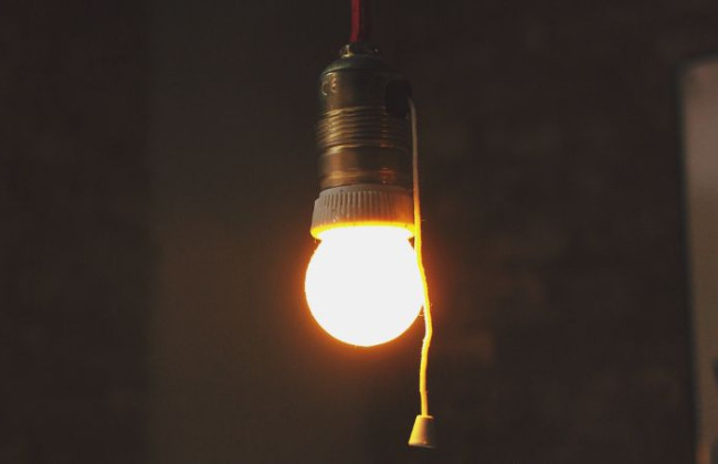 Киевлянам напомнили простые правила экономного использования электроэнергии