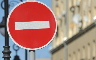 В Киеве перекрыто движение транспорта на отдельных участках дороги в центре – СМИ