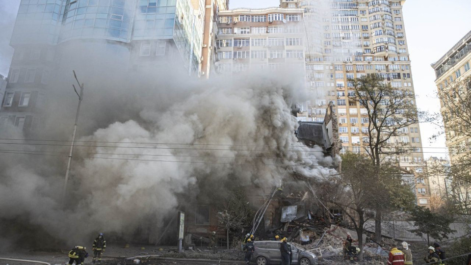 Зеленский опубликовал видео с последствиями атаки дронов на Киев, ВИДЕО