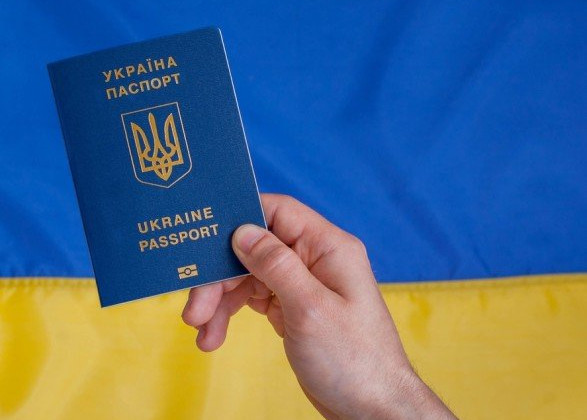 Рада поддержала законопроект об обязательном экзамене по украинскому языку для получения гражданства