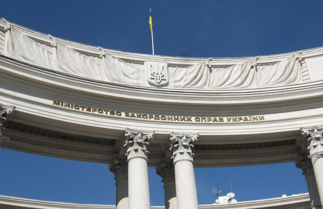 В МИД заверили, что пока ни одно посольство не сообщало о намерениях уехать из Украины