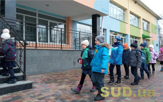 В Киеве для учебных заведений разработали алгоритм действий на случай, если воздушную тревогу объявили до начала учебы
