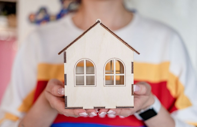 Как переселенцам стать на очередь для получения временного жилья