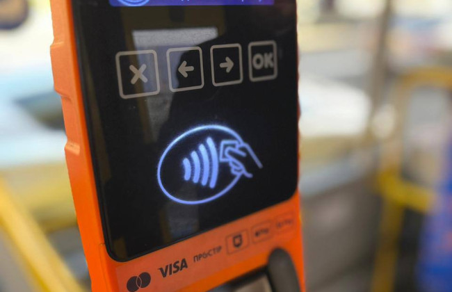 У Києві на всіх автобусних маршрутах можна розрахуватися банківською карткою або гаджетом із NFC