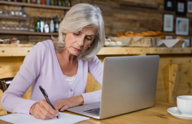 Возможно ли подать запрос на назначение пенсии онлайн: как работает эта услуга