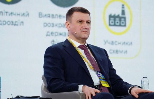 Бюро економічної безпеки знов зайнялося алкоголем: вилучили 2500 пляшок і зразки, які пахли спиртом