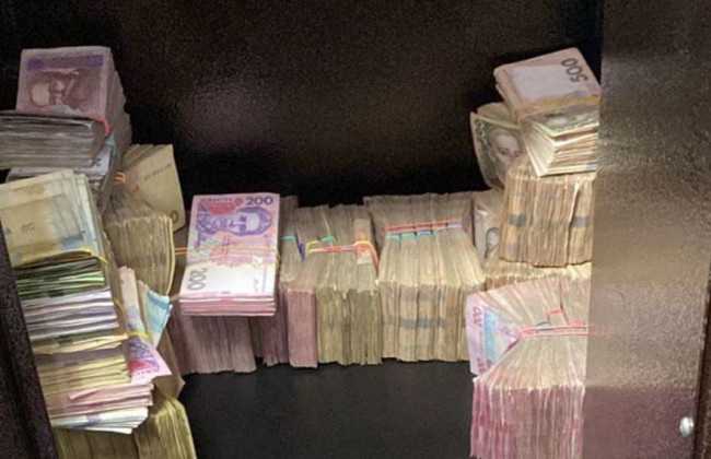 БЕБ вилучило понад 5 млн грн в офісах м’ясокомбінату, пов’язаного з Росією