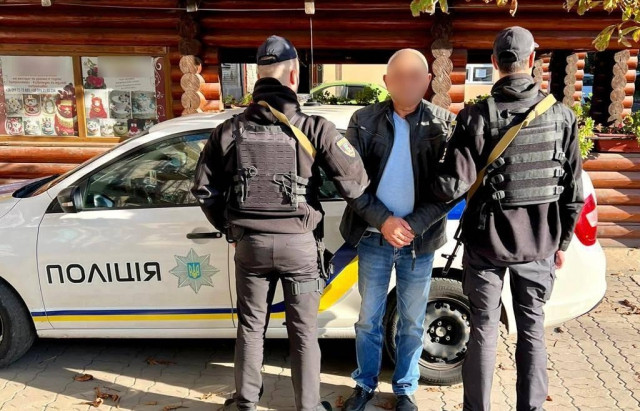 Іспит за 8500 грн: на Закарпатті директор автошколи попався на хабарі