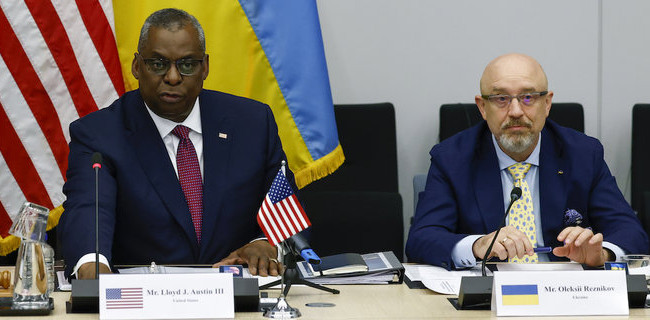 Міністр оборони США Ллойд Остін провів телефонну розмову з Олексієм Резніковим та Сергієм Шойгу