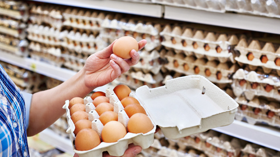 АМКУ начал исследование причин повышения цен на куриные яйца