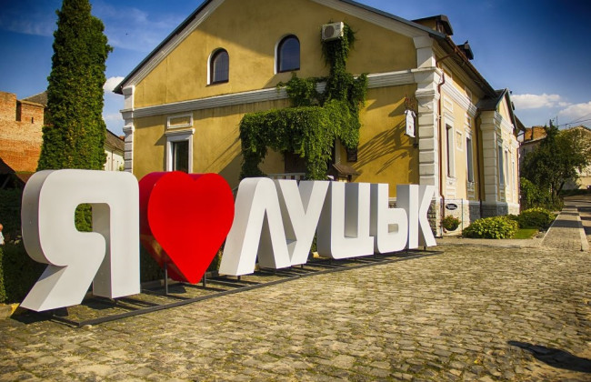 В Луцке ударной волной поврежден частный дом: один человек получил ожоги