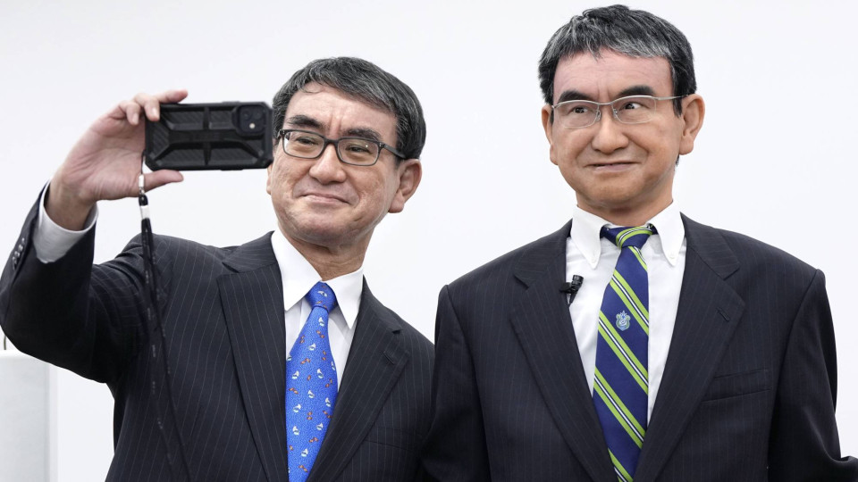 В Японии создали робота-гуманоида, похожего на министра цифровизации
