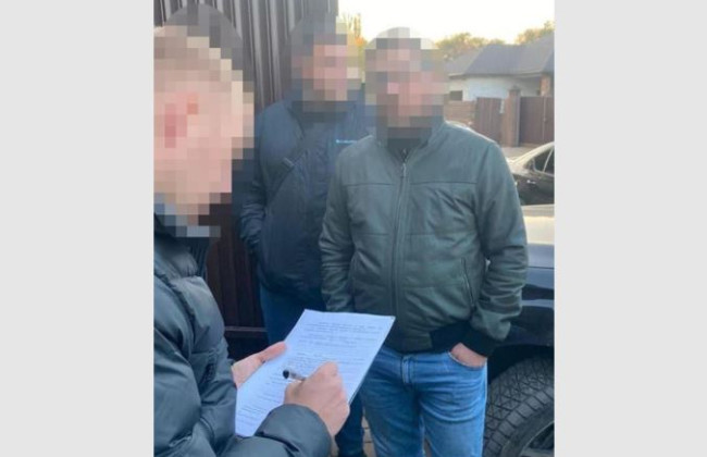 $15 тисяч з людини: під Дніпром викрили схему вивезення ухилянтів за кордон під виглядом волонтерів