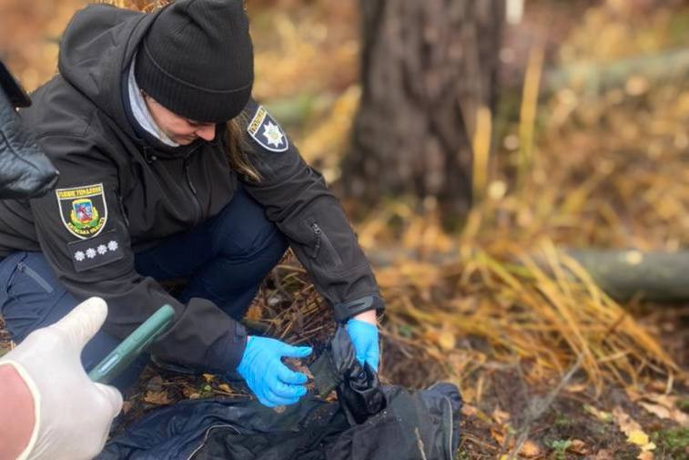 В лесу на Киевщине нашли тело убитого оккупантами мужчины
