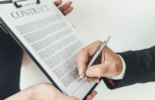 Чи може роботодавець з усіма працівниками укладати трудові договори із нефіксованим робочим часом: роз’яснення Держпраці