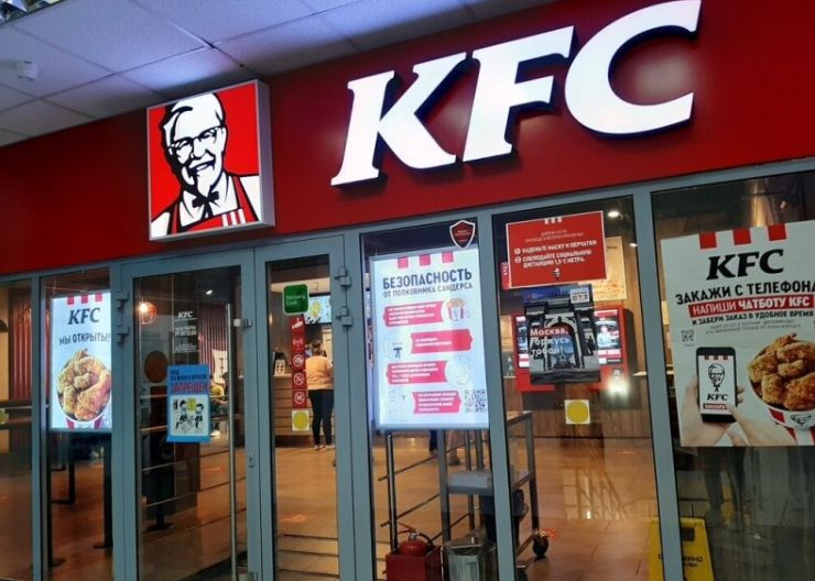 KFC продает бизнес в России и покидает страну, — СМИ