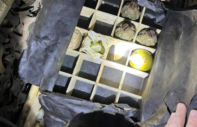 В Киевской области правоохранители остановили авто для проверки документов и обнаружили в салоне гранаты и патроны