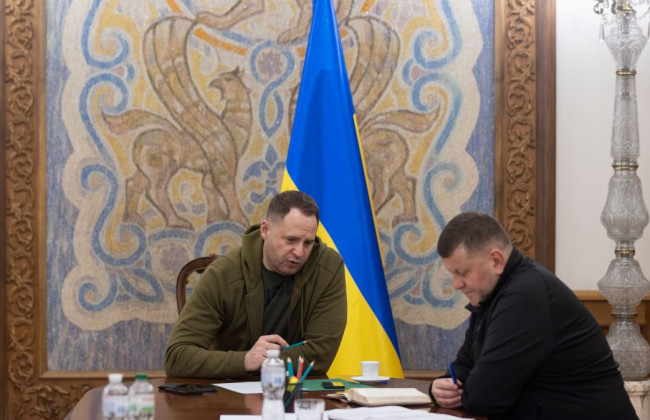 Залужний і Єрмак провели розмову з начальником штабу оборони та радником прем’єра Британії