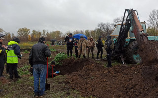 На Харківщині знайшли масове поховання українських захисників