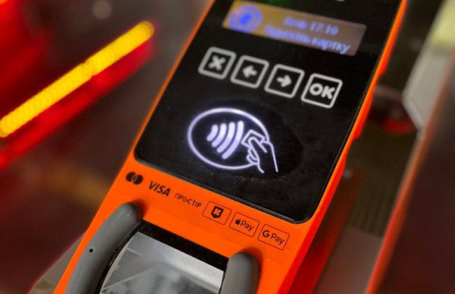 В Киеве оплата за проезд банковской картой теперь работает на всех видах коммунального общественного транспорта – Кличко