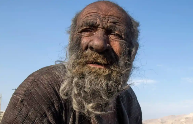 «Найбрудніша людина у світі» померла в Ірані через кілька місяців після першого купання за останні 60 років, — The Guardian