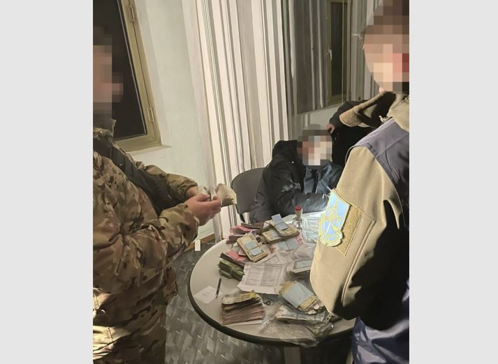 Постачав продукти окупантам: у Куп'янську затримали депутата-зрадника