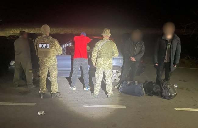 На такси в Молдову: в Одесской области пограничники разоблачили уклонистов и организатора их незаконного путешествия