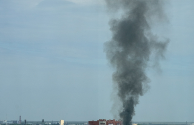 РФ завдала удару по Київщині: після «прильотів» спалахнула пожежа