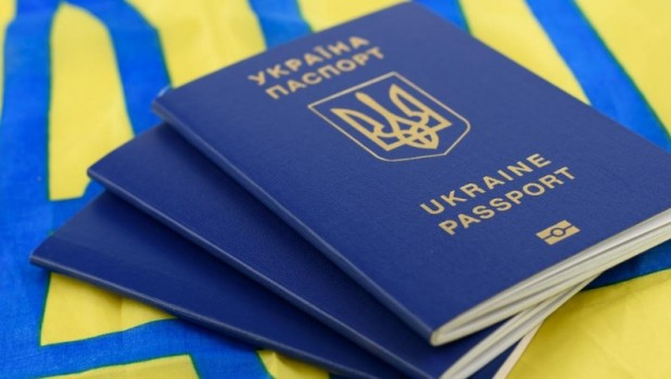 Українцям, які не отримали паспорт через окупацію, видаватимуть електронний документ