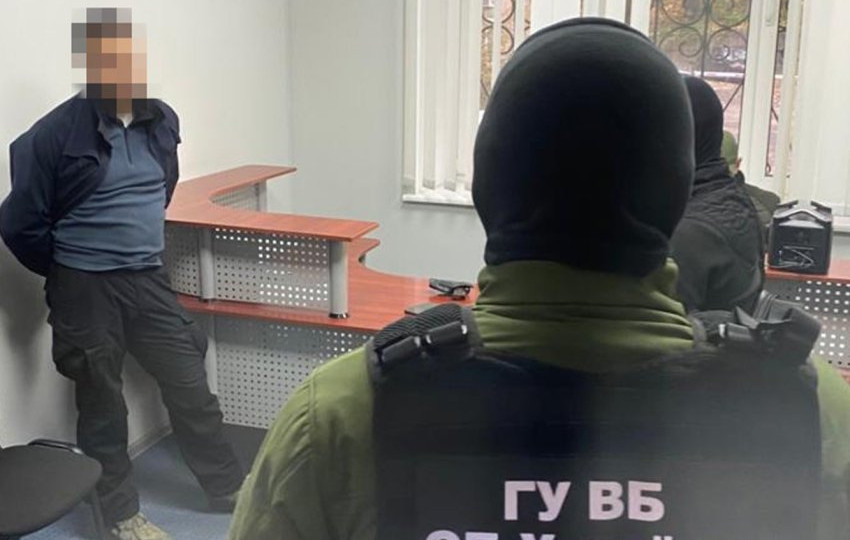 СБУ викрила свого співробітника на вимаганні 150 тисяч доларів у підприємця