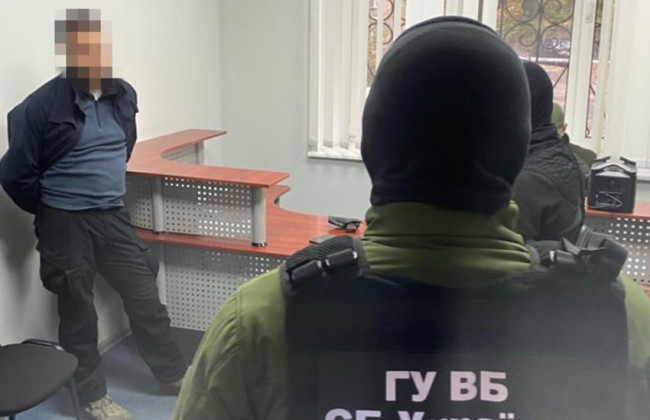 СБУ викрила свого співробітника на вимаганні 150 тисяч доларів у підприємця
