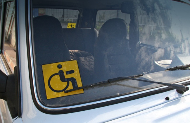 Кабмин исключил из перечня документов на пересечение границы лицами с инвалидностью справки к акту осмотра медико-социальной экспертной комиссией