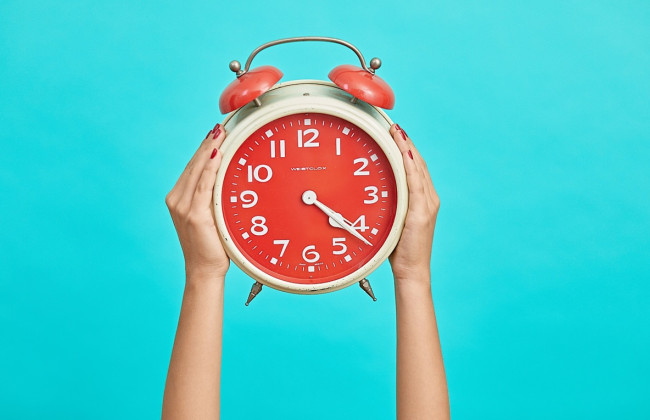 Українцям нагадали про перехід на зимовий час: коли перевести годинник