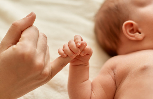 Чи зараховується до стажу жінкам час догляду за малолітньою дитиною – відповідь ПФУ