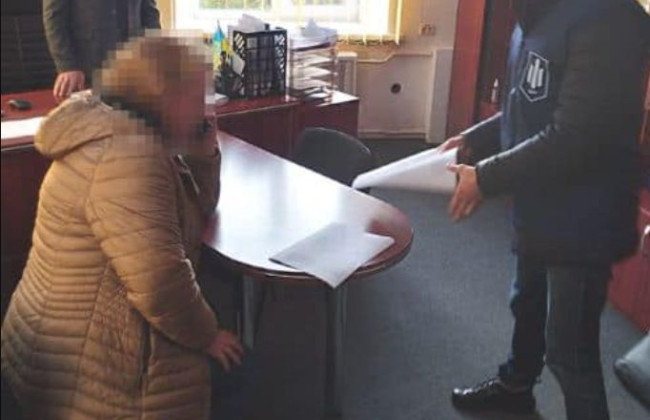 Оправдывала вооруженную агрессию РФ: в Житомире должностному лицу лицея сообщено о подозрении