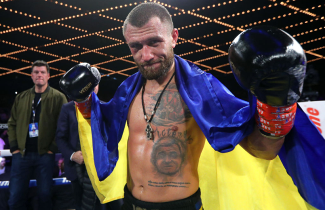 Український боксер Василь Ломаченко переміг американця Джемейна Ортіса одноголосним рішенням суддів