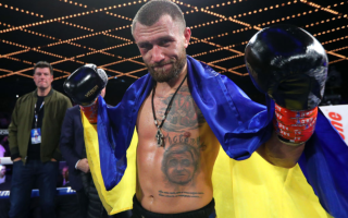 Украинский боксер Василий Ломаченко победил американца Джемейна Ортиса единогласным решением судей