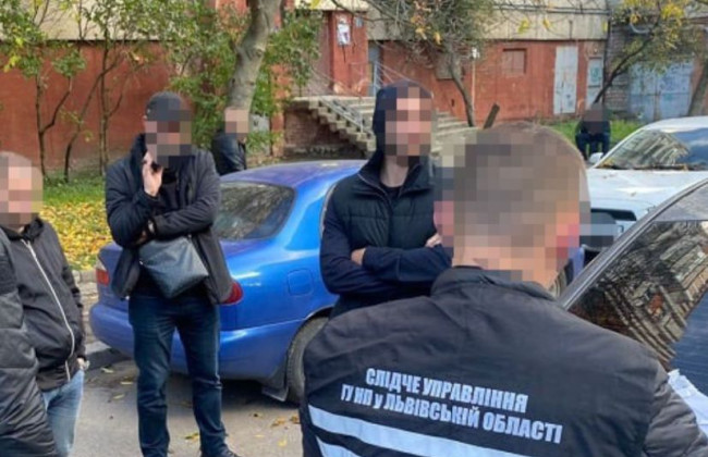 $3000 от уклониста, чтобы его внесли в нужную базу данных: задержали дельца