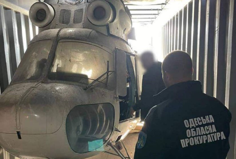 На Одеській митниці співробітники ДБР виявили гелікоптер Мі-2