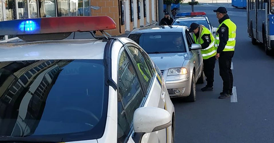 Для того, щоб вимагати від водія пройти огляд на стан сп’яніння, поліція має довести законність його зупинки: позиція суду