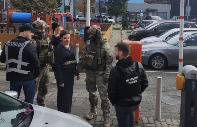 Очільниця благодійного фонду організувала виїзд чоловіків під виглядом волонтерів через систему «Шлях»