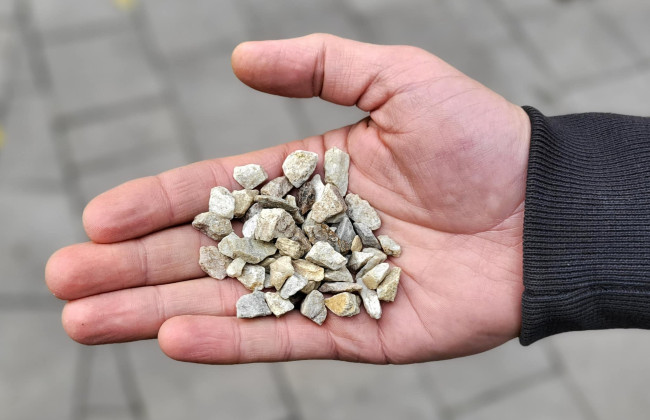 Дорожки в парках Киева хотят посыпать гранитной крошкой – в КГГА объявили об эксперименте