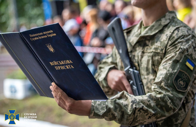 Украинцев без военного опыта, которые хотят служить по контракту в ВСУ, будут брать с испытательным сроком – законопроект