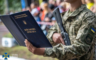 Украинцев без военного опыта, которые хотят служить по контракту в ВСУ, будут брать с испытательным сроком – законопроект